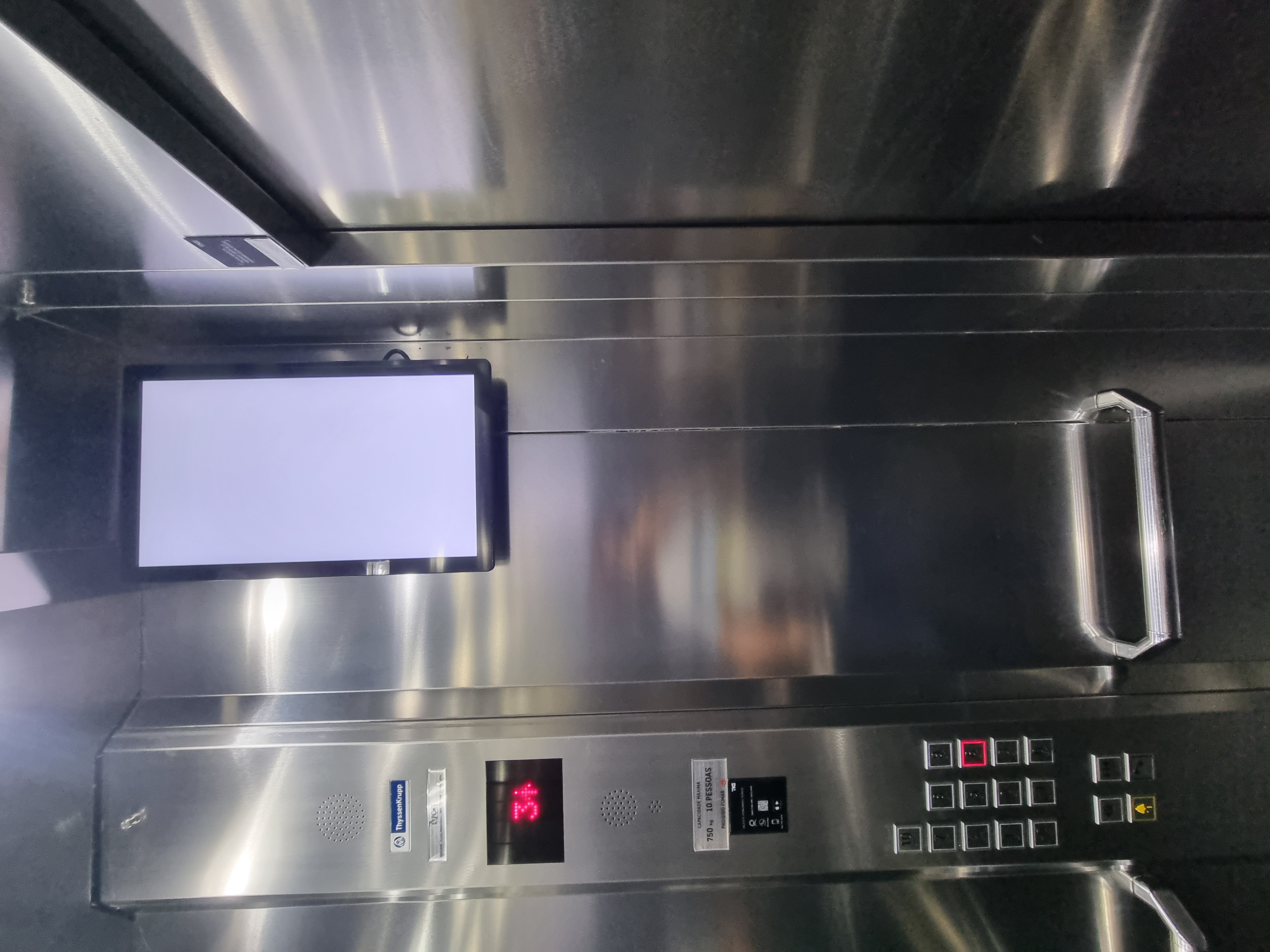 Tela em elevador